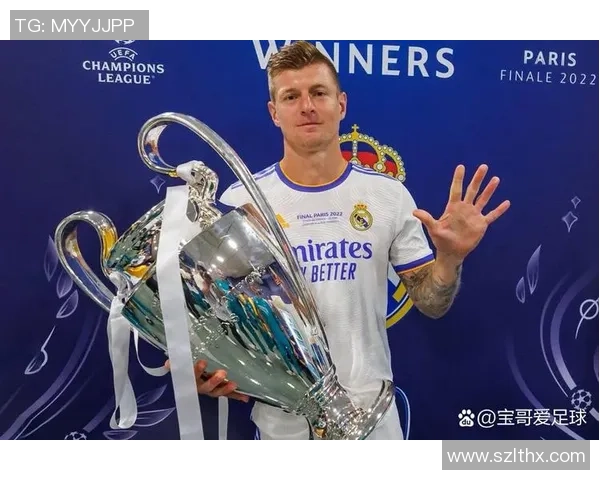 三十多岁足球球星风采依旧巅峰不减展现独特魅力与职业生涯精彩瞬间 三十多岁足球球星风采依旧巅峰不减展现独特魅力与职业生涯精彩瞬间