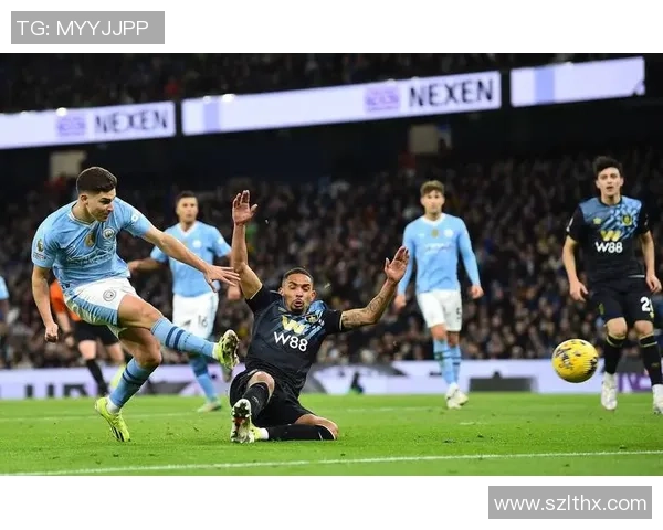 曼城足球球星一天的日常：训练、休息与赛场背后的点滴生活揭秘