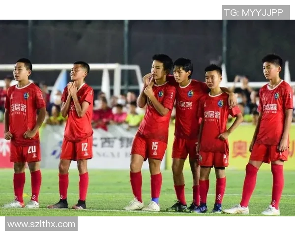 球星们如何通过足球传递梦想与热情激励年轻一代踢出精彩人生